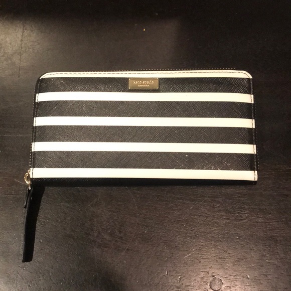 Kate Spade Brightwater Drive wallet. - Picture 1 of 4